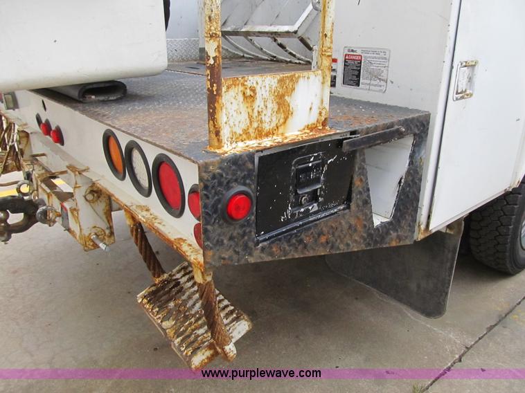 image for item G6517 2006 Ford F550 Super Duty XL bucket truck