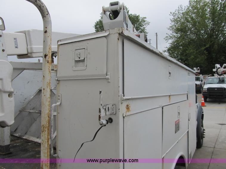 image for item G6517 2006 Ford F550 Super Duty XL bucket truck