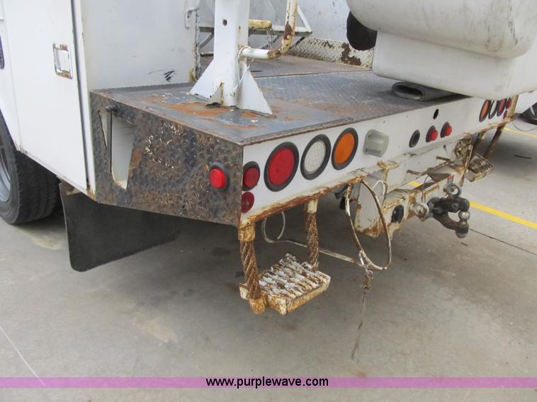 image for item G6517 2006 Ford F550 Super Duty XL bucket truck