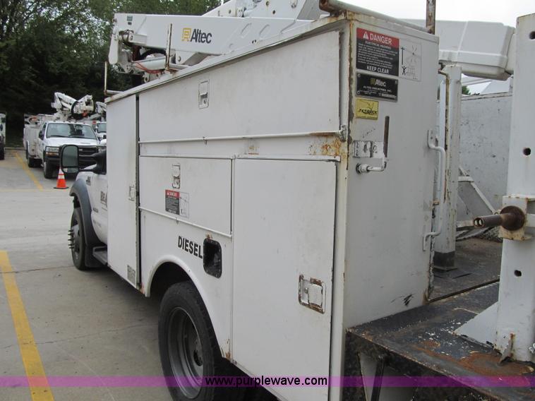 image for item G6517 2006 Ford F550 Super Duty XL bucket truck