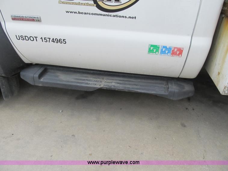image for item G6517 2006 Ford F550 Super Duty XL bucket truck