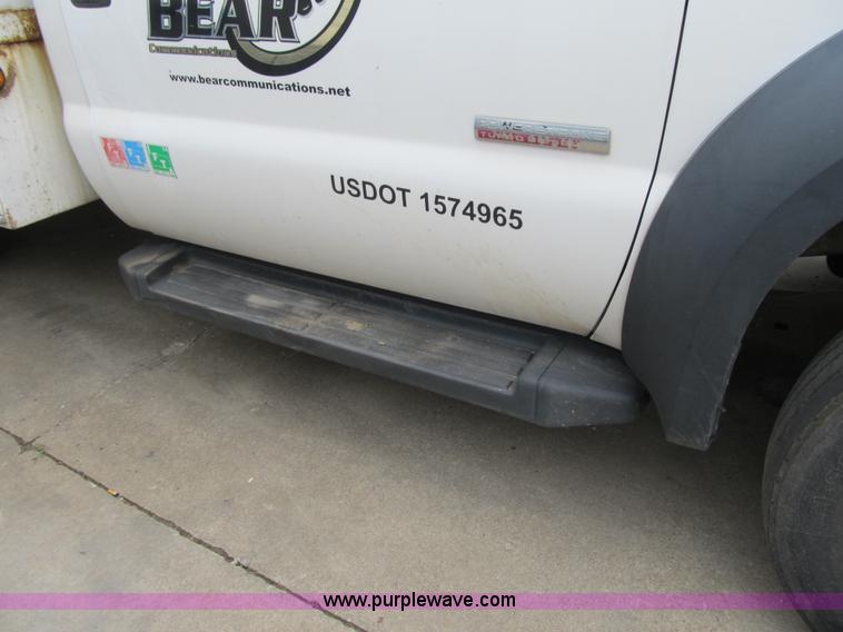 image for item G6517 2006 Ford F550 Super Duty XL bucket truck
