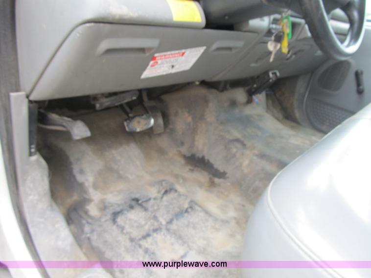 image for item G6517 2006 Ford F550 Super Duty XL bucket truck