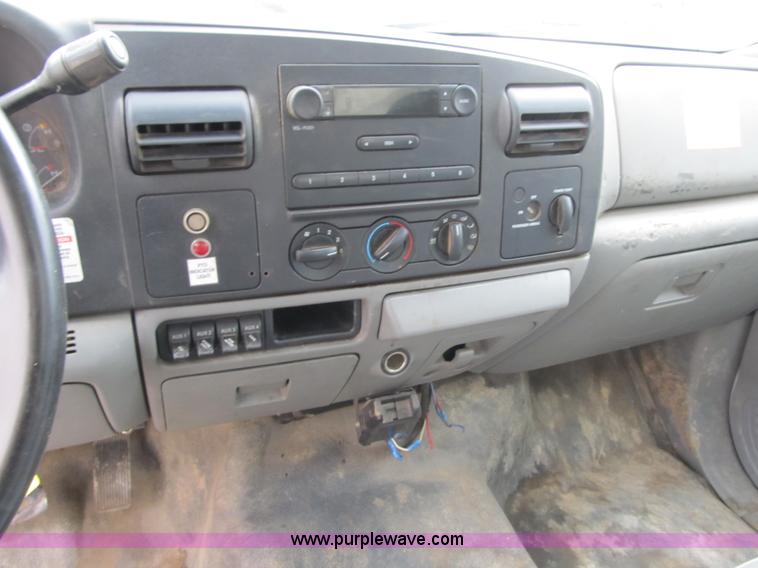image for item G6517 2006 Ford F550 Super Duty XL bucket truck