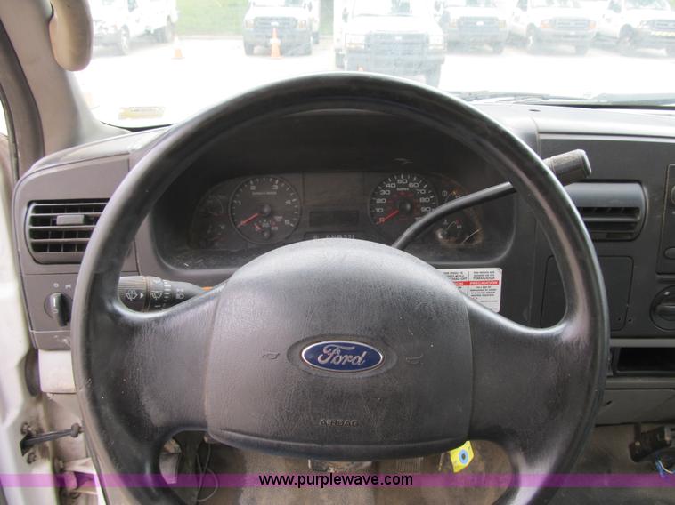 image for item G6517 2006 Ford F550 Super Duty XL bucket truck