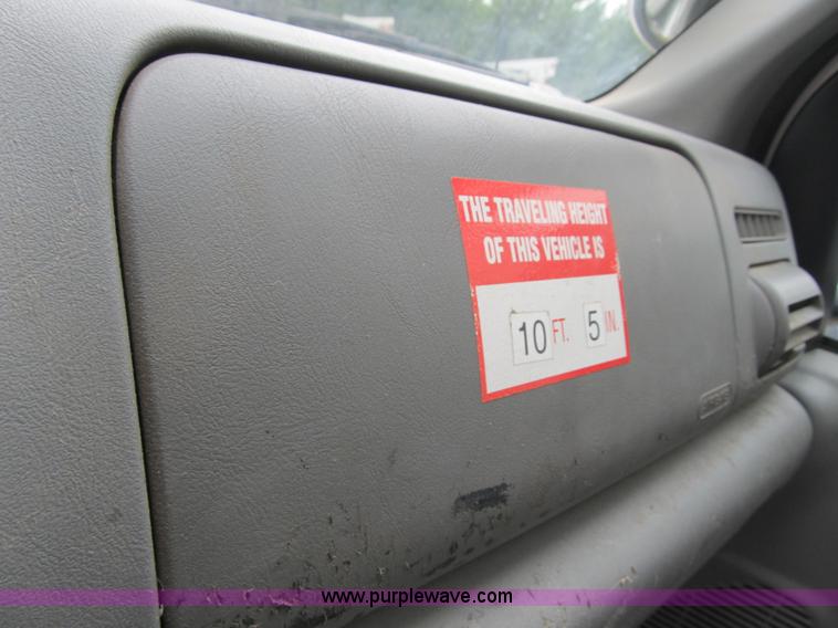 image for item G6517 2006 Ford F550 Super Duty XL bucket truck