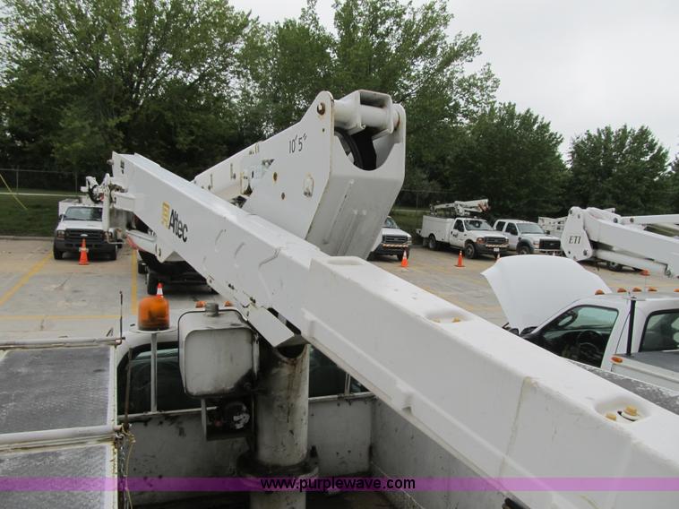 image for item G6517 2006 Ford F550 Super Duty XL bucket truck