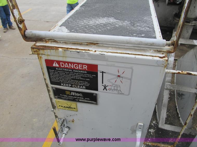 image for item G6517 2006 Ford F550 Super Duty XL bucket truck