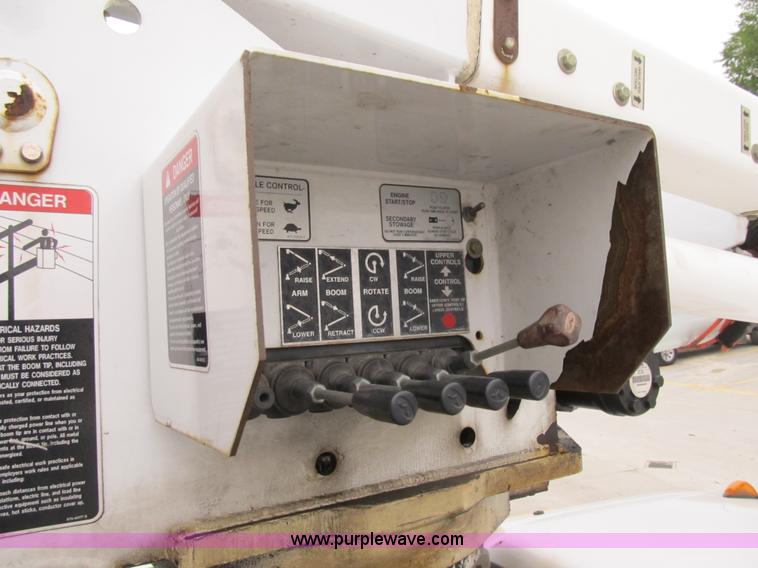 image for item G6517 2006 Ford F550 Super Duty XL bucket truck