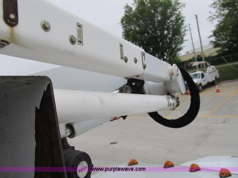 image for item G6517 2006 Ford F550 Super Duty XL bucket truck