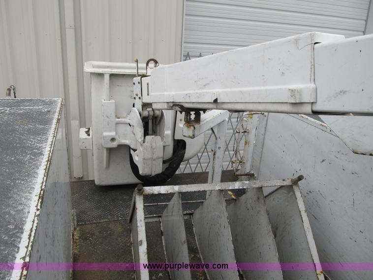 image for item G6517 2006 Ford F550 Super Duty XL bucket truck