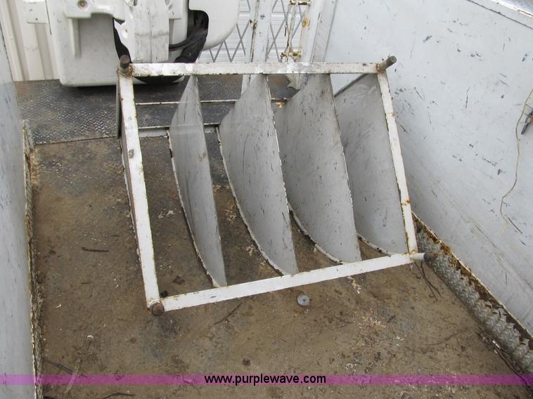 image for item G6517 2006 Ford F550 Super Duty XL bucket truck