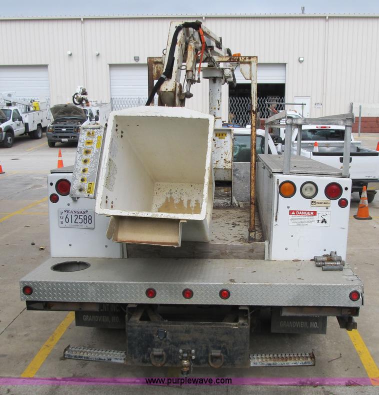 image for item G6519 1999 Ford F550 Super Duty XL bucket truck
