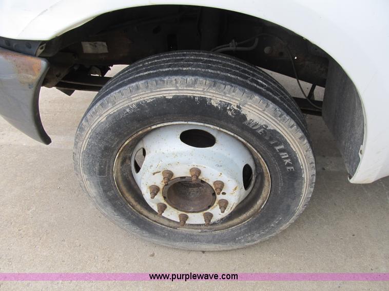 image for item G6519 1999 Ford F550 Super Duty XL bucket truck