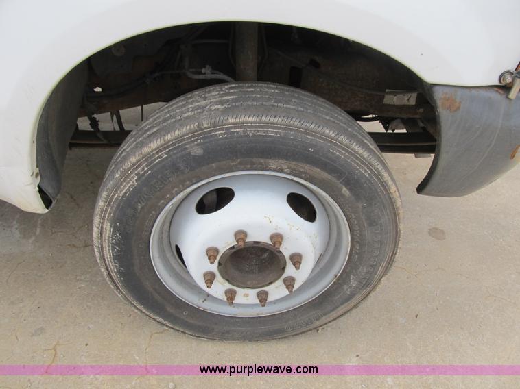 image for item G6519 1999 Ford F550 Super Duty XL bucket truck