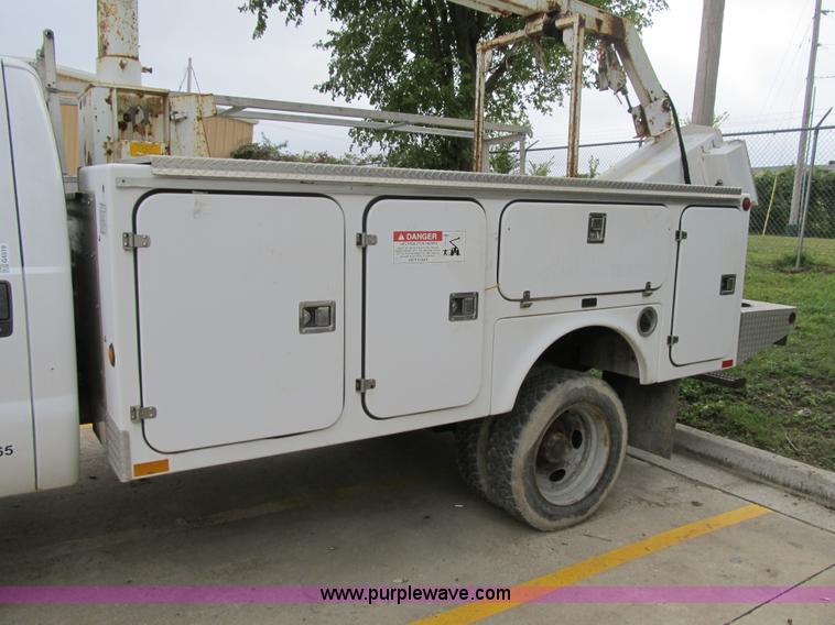 image for item G6519 1999 Ford F550 Super Duty XL bucket truck