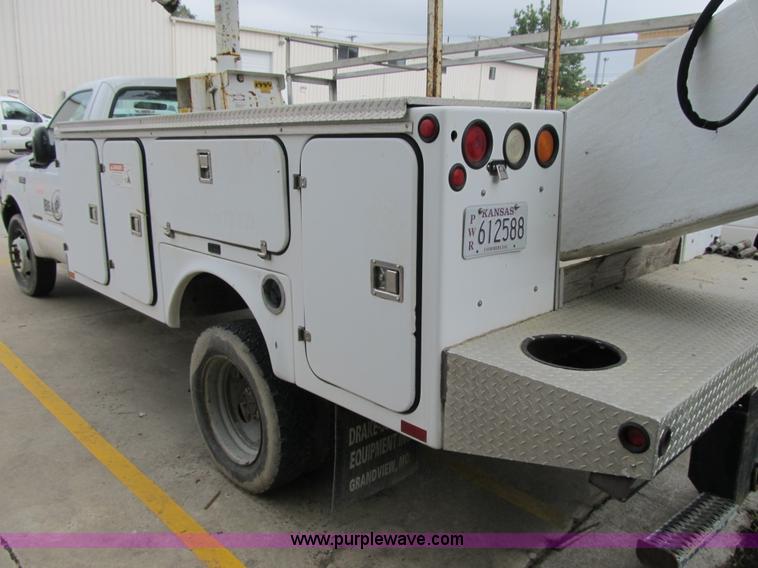 image for item G6519 1999 Ford F550 Super Duty XL bucket truck