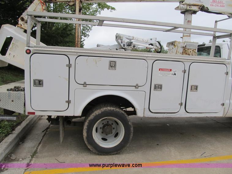 image for item G6519 1999 Ford F550 Super Duty XL bucket truck
