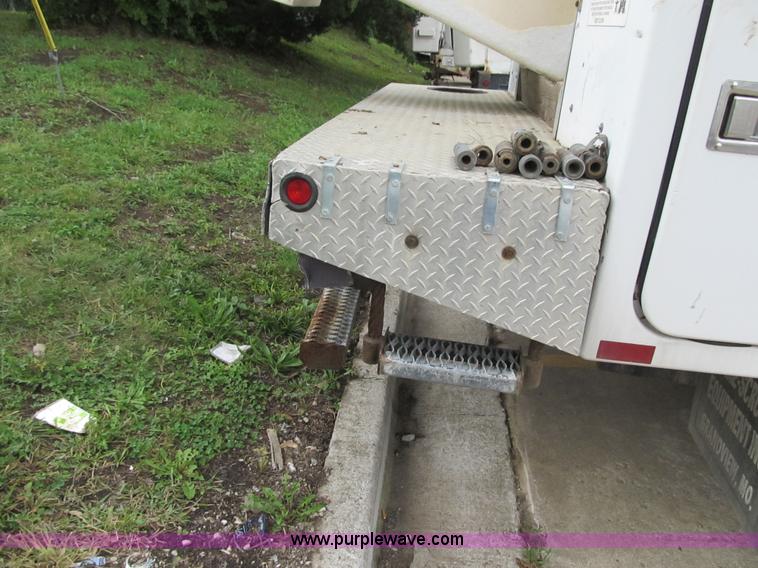 image for item G6519 1999 Ford F550 Super Duty XL bucket truck