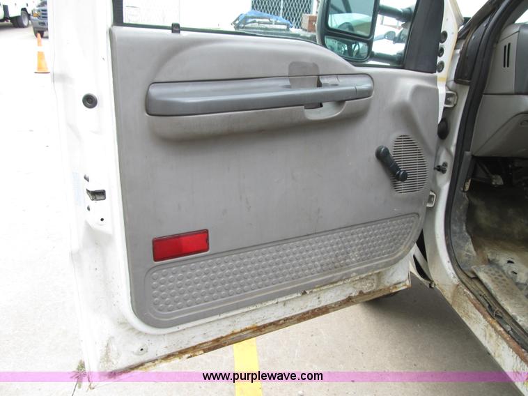 image for item G6519 1999 Ford F550 Super Duty XL bucket truck