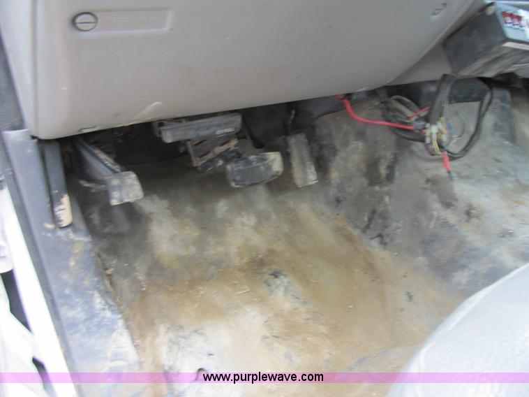 image for item G6519 1999 Ford F550 Super Duty XL bucket truck