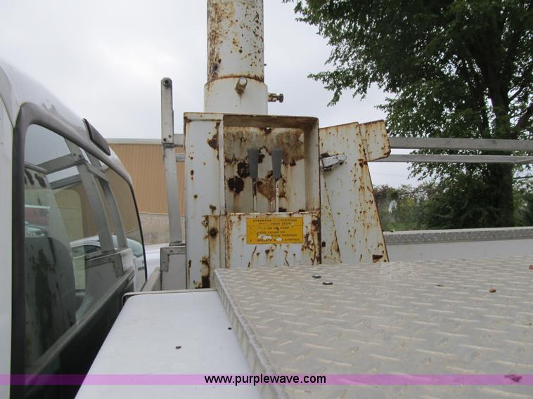 image for item G6519 1999 Ford F550 Super Duty XL bucket truck