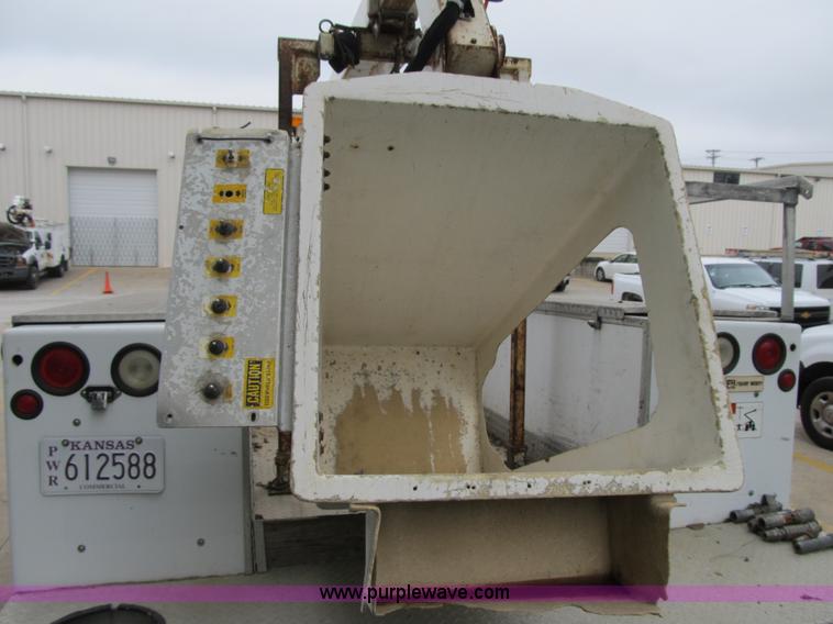 image for item G6519 1999 Ford F550 Super Duty XL bucket truck