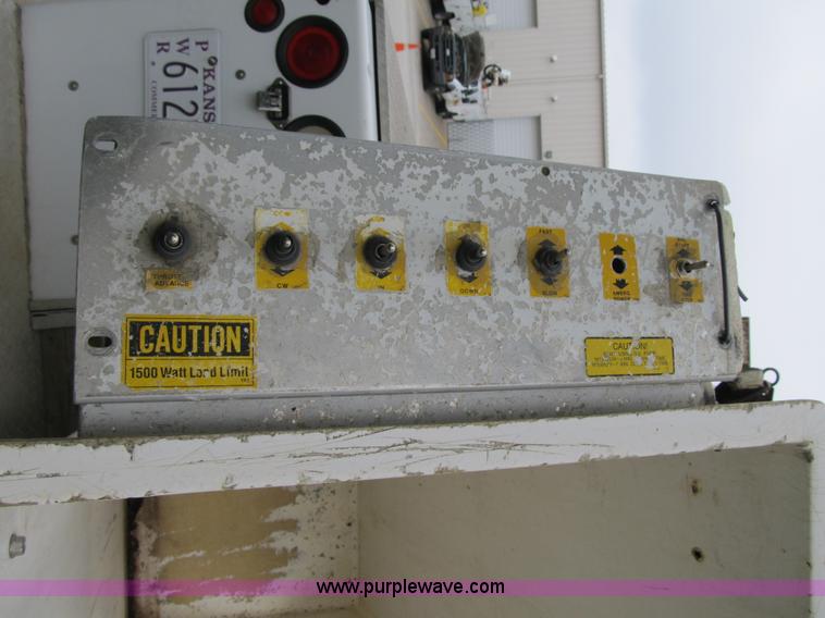 image for item G6519 1999 Ford F550 Super Duty XL bucket truck