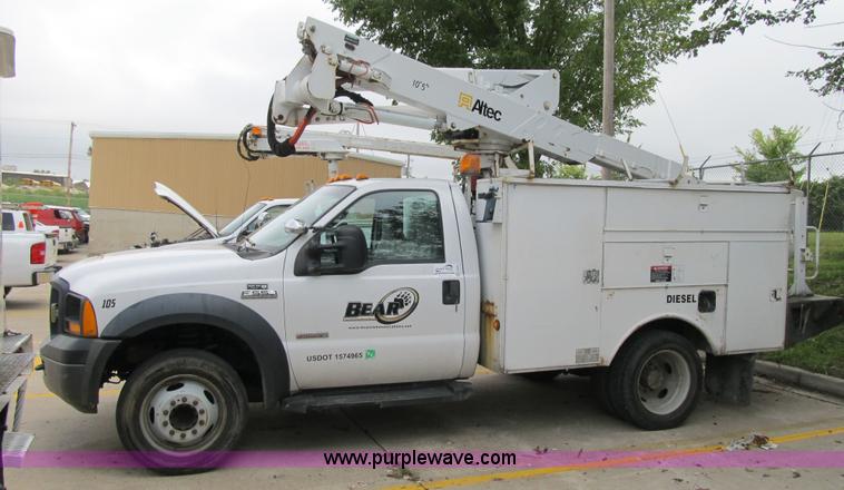 image for item G6520 2006 Ford F550 Super Duty XL bucket truck