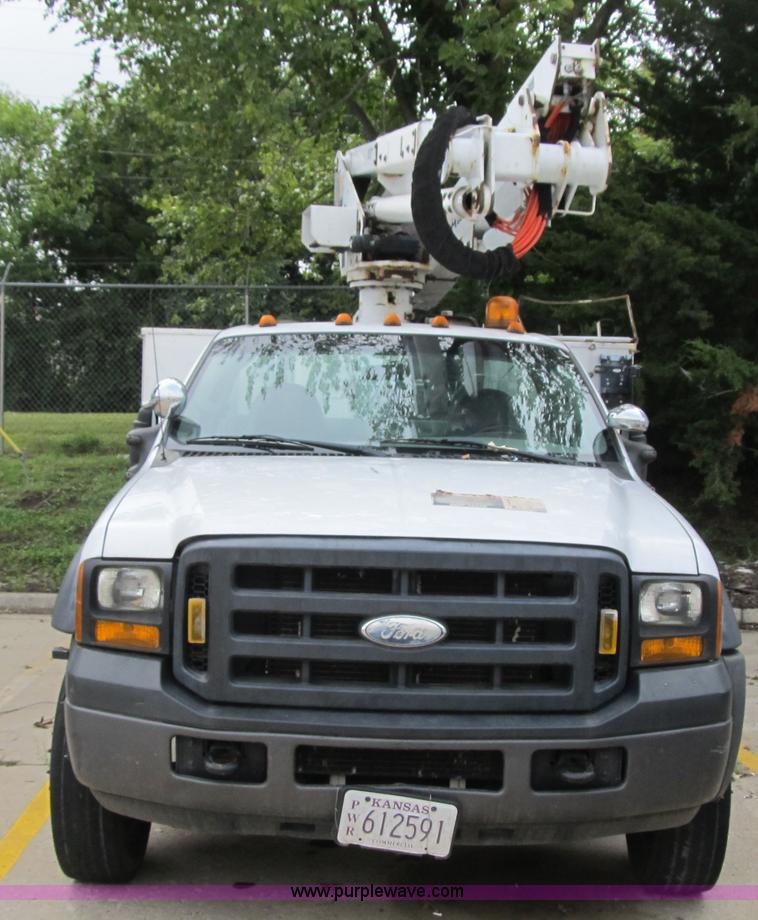 image for item G6520 2006 Ford F550 Super Duty XL bucket truck