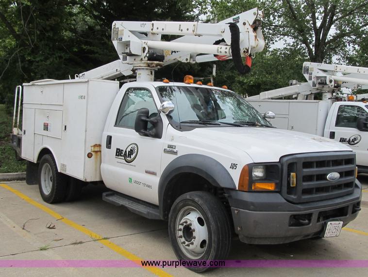 image for item G6520 2006 Ford F550 Super Duty XL bucket truck