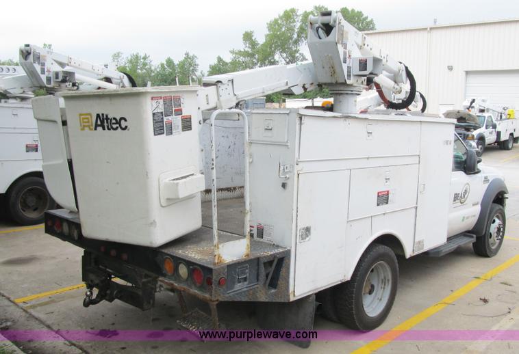 image for item G6520 2006 Ford F550 Super Duty XL bucket truck