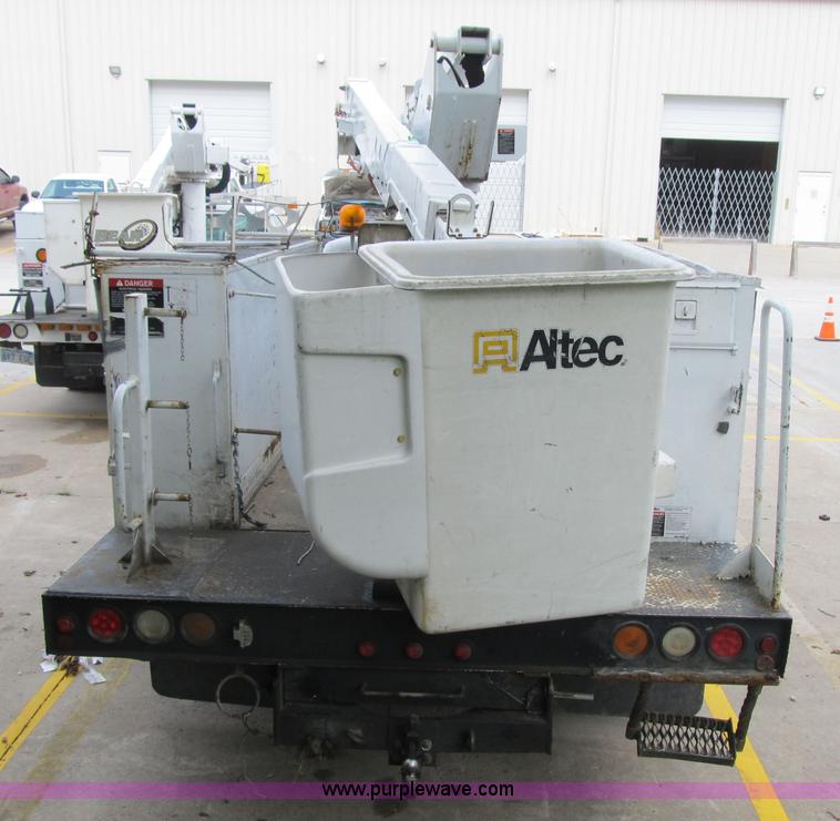 image for item G6520 2006 Ford F550 Super Duty XL bucket truck