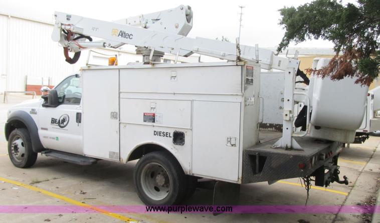 image for item G6520 2006 Ford F550 Super Duty XL bucket truck