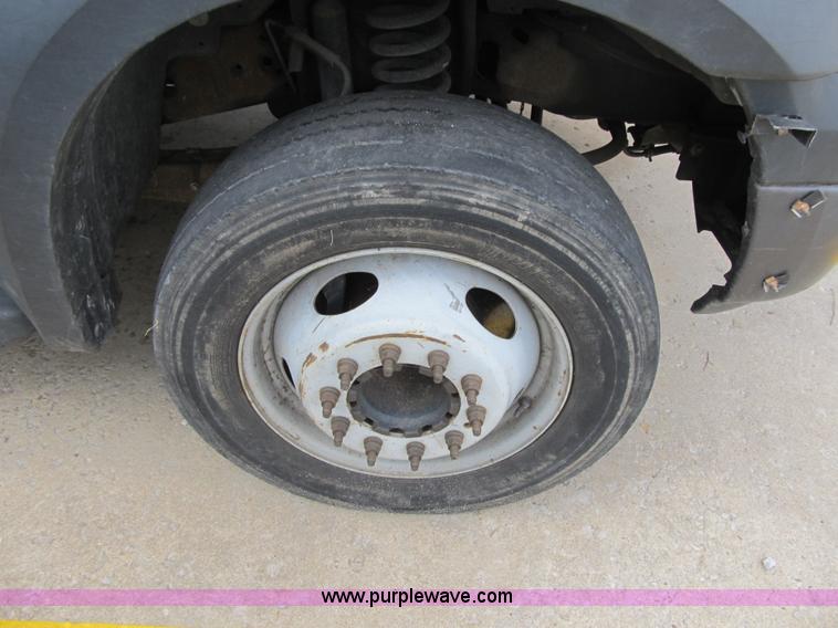 image for item G6520 2006 Ford F550 Super Duty XL bucket truck
