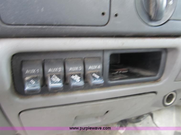 image for item G6520 2006 Ford F550 Super Duty XL bucket truck