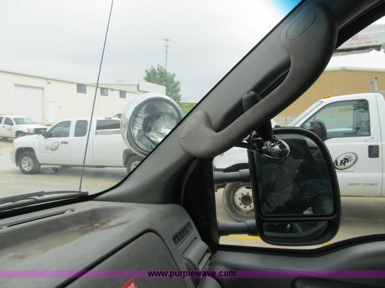 image for item G6520 2006 Ford F550 Super Duty XL bucket truck