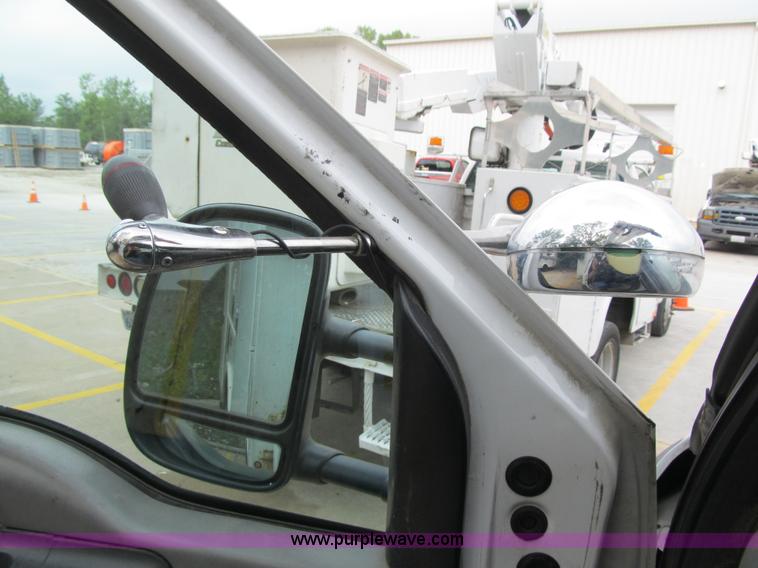 image for item G6520 2006 Ford F550 Super Duty XL bucket truck