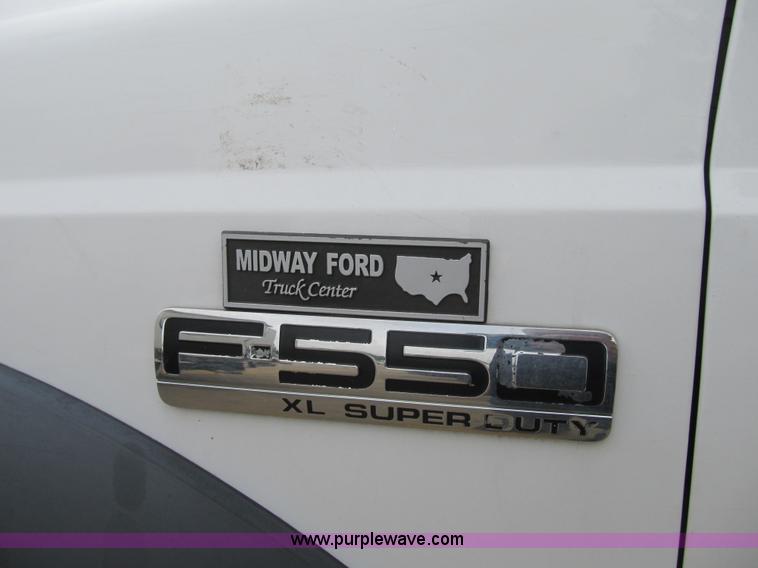 image for item G6520 2006 Ford F550 Super Duty XL bucket truck