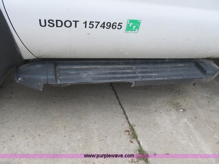 image for item G6520 2006 Ford F550 Super Duty XL bucket truck