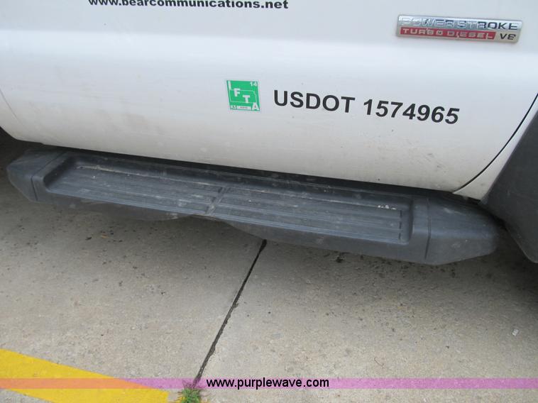 image for item G6520 2006 Ford F550 Super Duty XL bucket truck