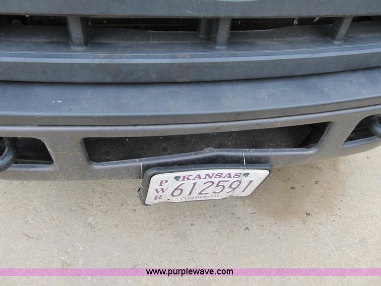 image for item G6520 2006 Ford F550 Super Duty XL bucket truck