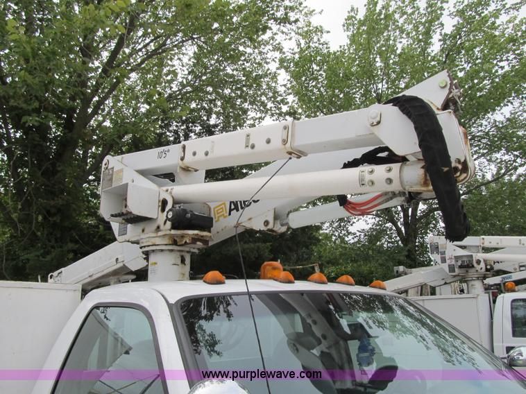 image for item G6520 2006 Ford F550 Super Duty XL bucket truck