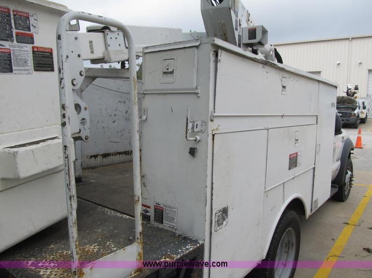 image for item G6520 2006 Ford F550 Super Duty XL bucket truck