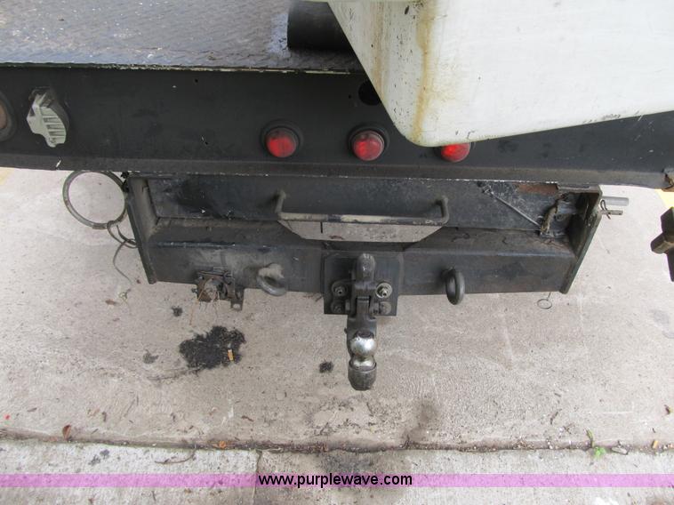 image for item G6520 2006 Ford F550 Super Duty XL bucket truck