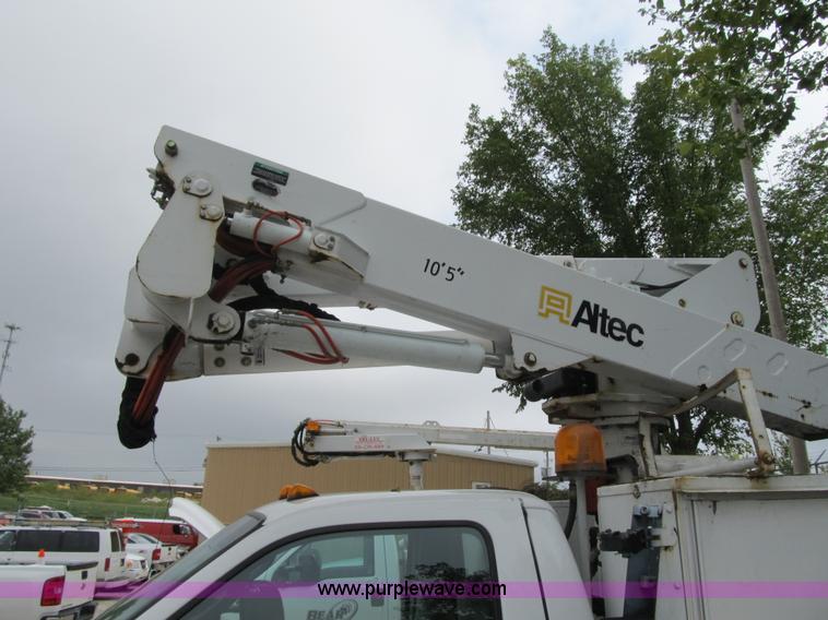 image for item G6520 2006 Ford F550 Super Duty XL bucket truck