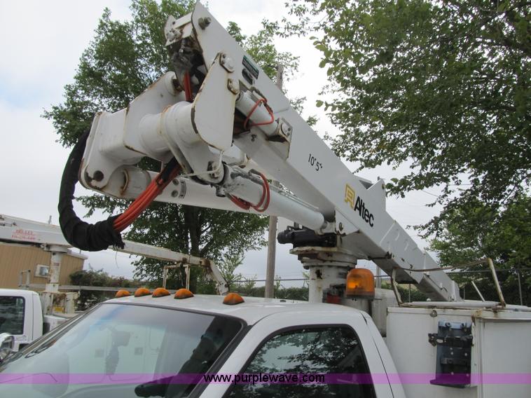 image for item G6520 2006 Ford F550 Super Duty XL bucket truck
