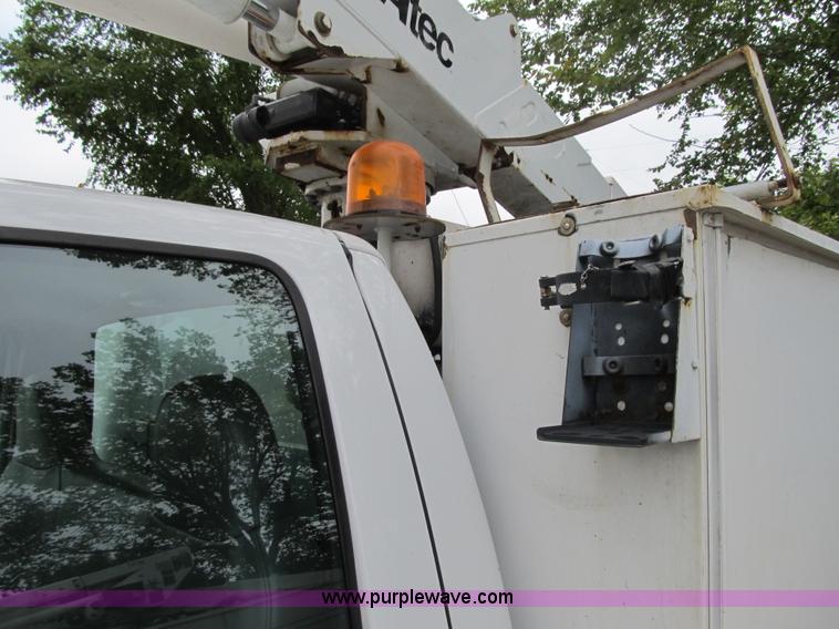 image for item G6520 2006 Ford F550 Super Duty XL bucket truck