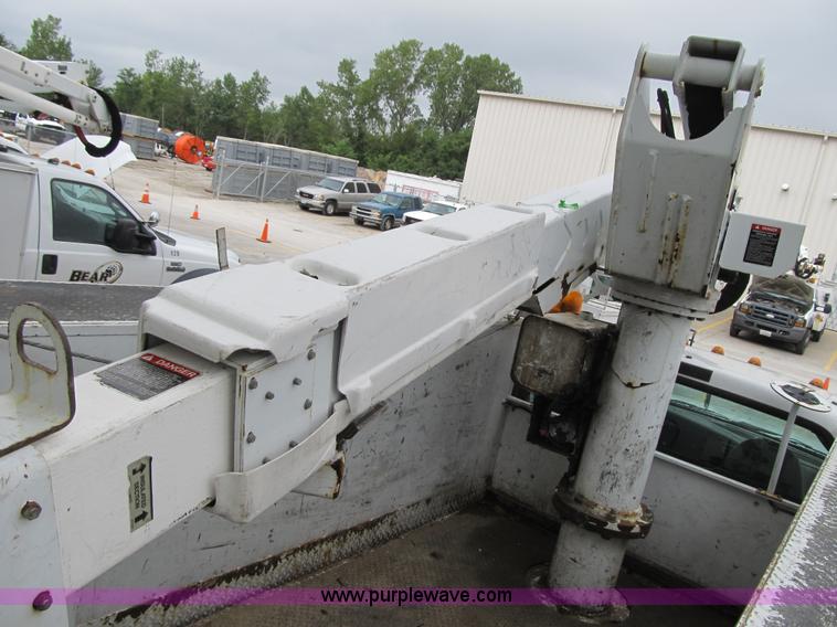 image for item G6520 2006 Ford F550 Super Duty XL bucket truck