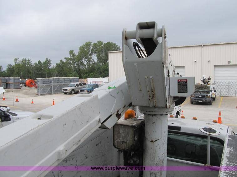image for item G6520 2006 Ford F550 Super Duty XL bucket truck